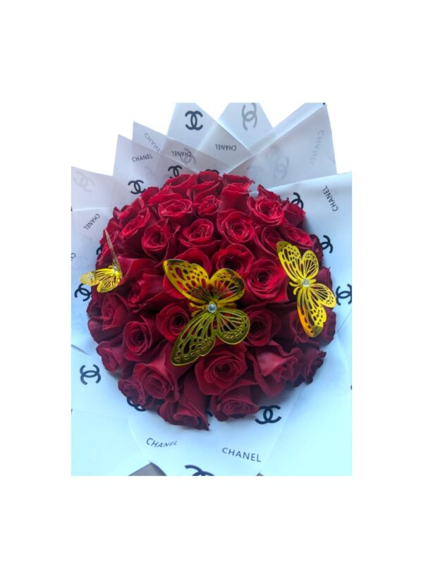 Bouquet of 100 or 200 natural Roses with Crown and Butterfly (Buchon) - Image 3